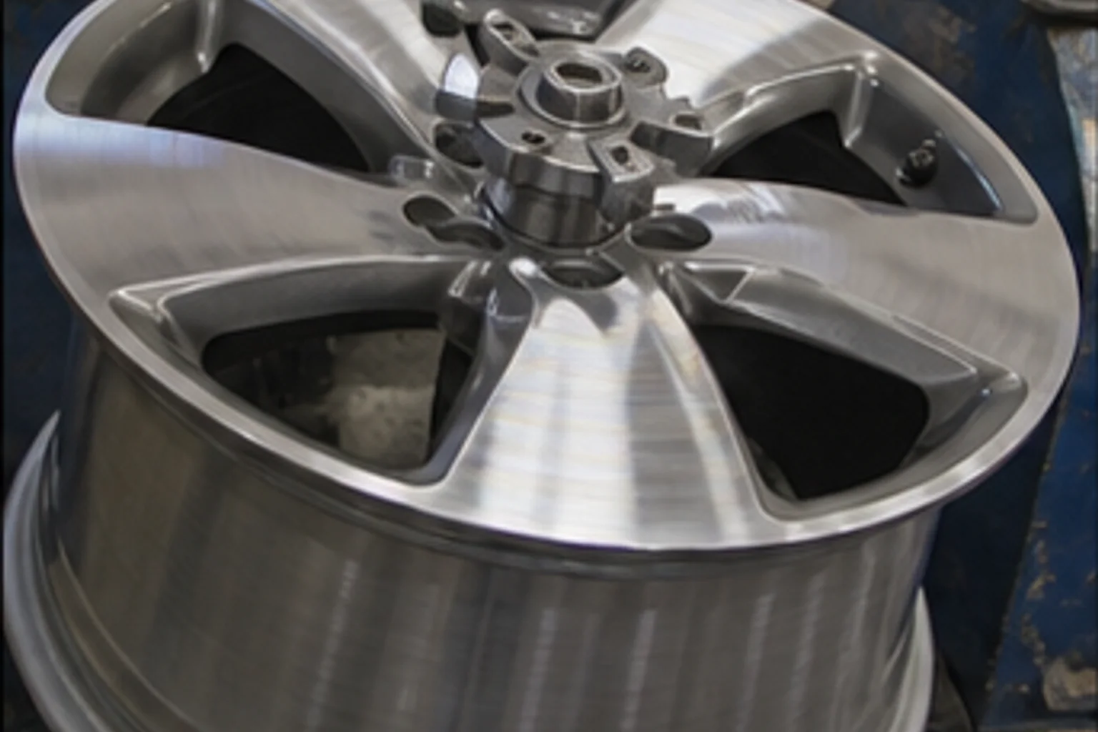 Diamond-cut lathe finish